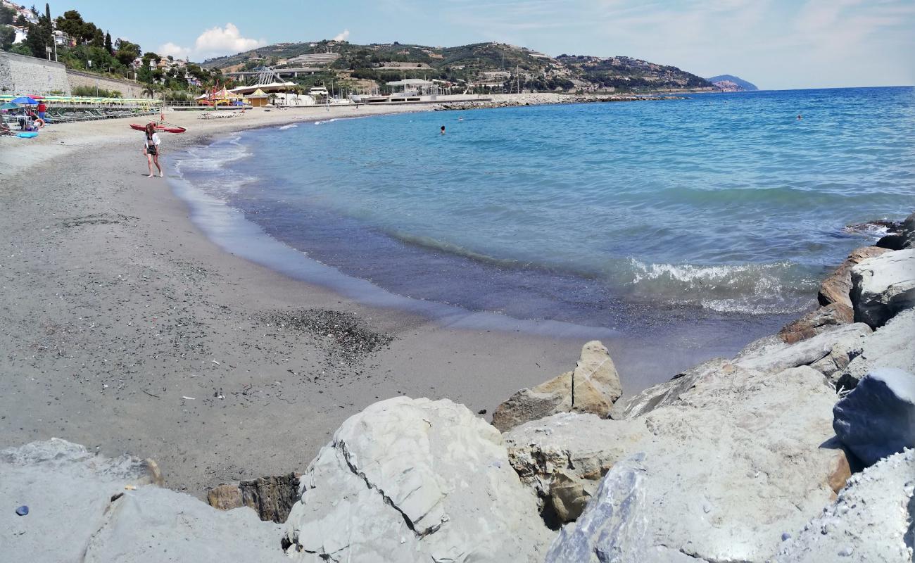 Photo de Ponticelli beach avec sable brun de surface