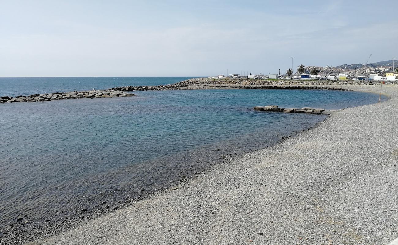 Photo de Spiaggia Sogni d'estate avec galets gris de surface