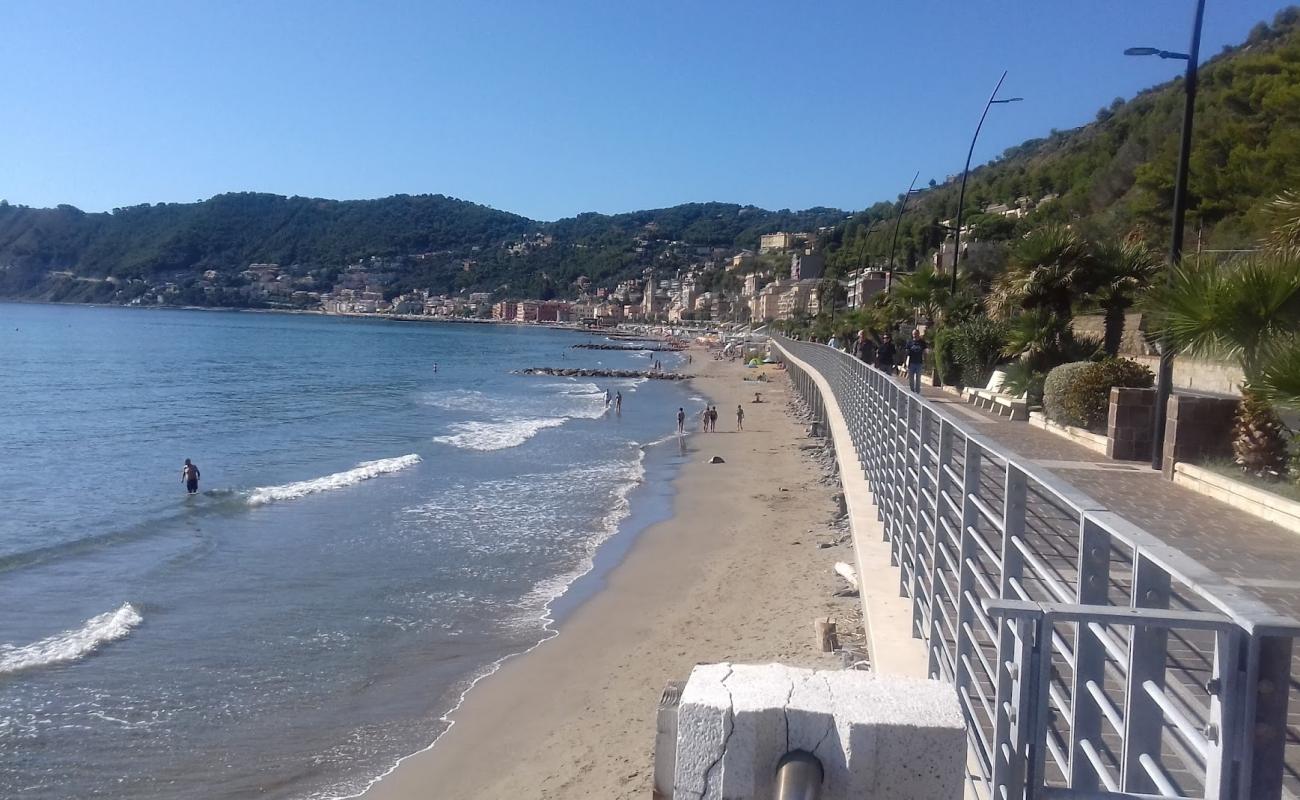 Photo de Bagni La Scogliera avec sable gris de surface