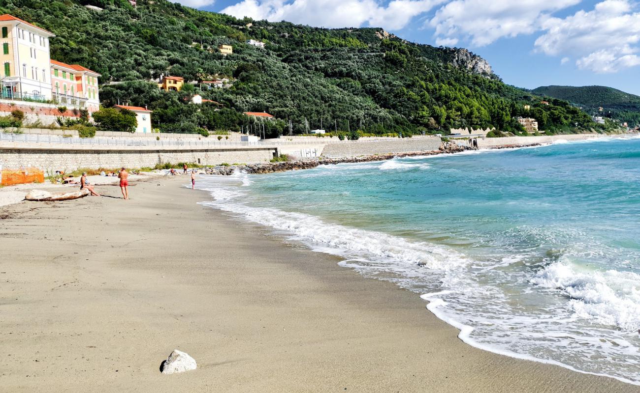 Photo de Spiaggia di Selva avec sable brun de surface