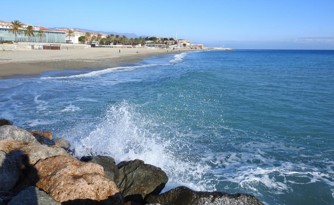 Photo de Fornaci Beach avec sable beige de surface