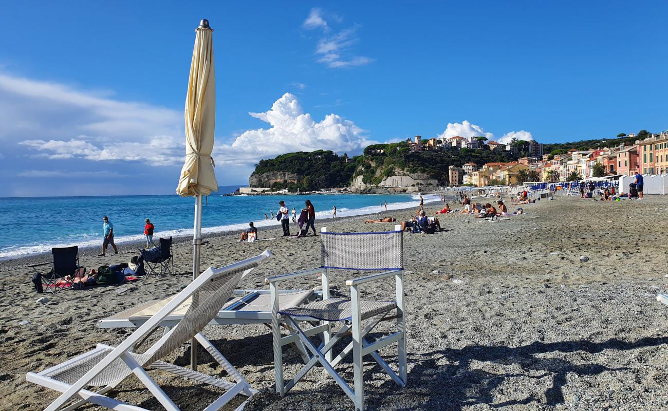 Photo de Spiaggia Celle avec sable noir avec caillou de surface