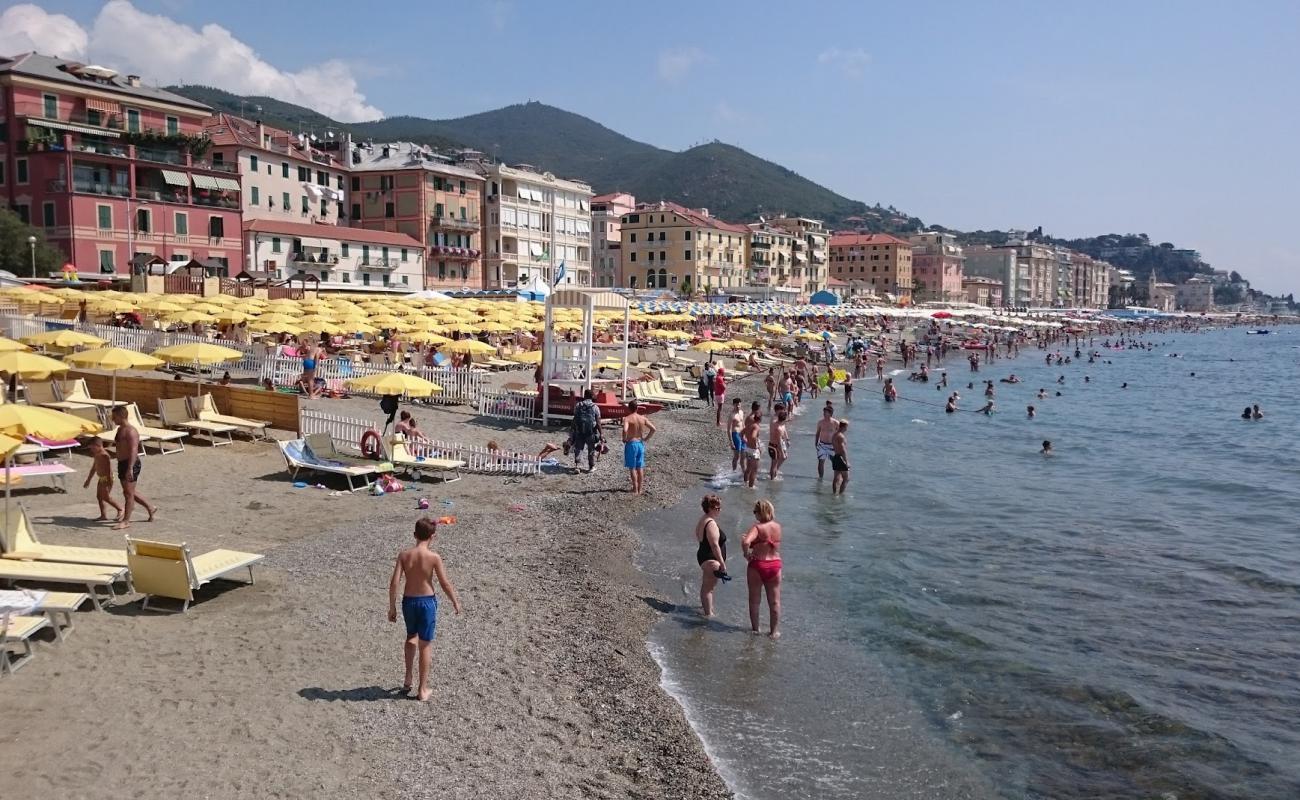 Photo de Spiaggia Varazze avec sable brun de surface