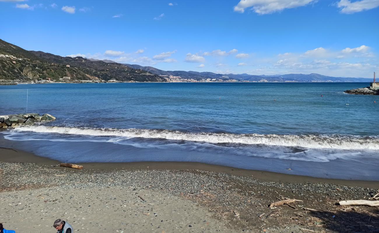 Photo de Arenzano beach II avec sable noir avec caillou de surface