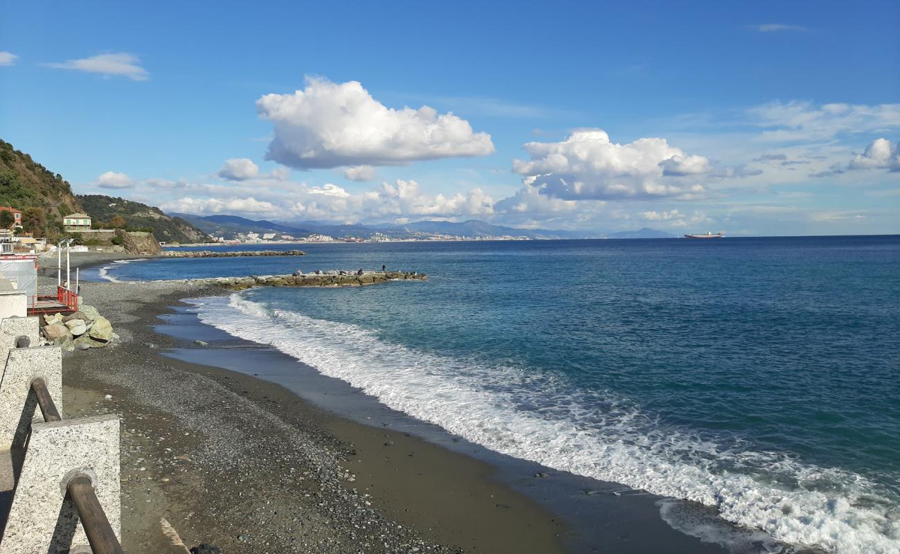 Photo de Spiaggia Olanda avec sable noir avec caillou de surface