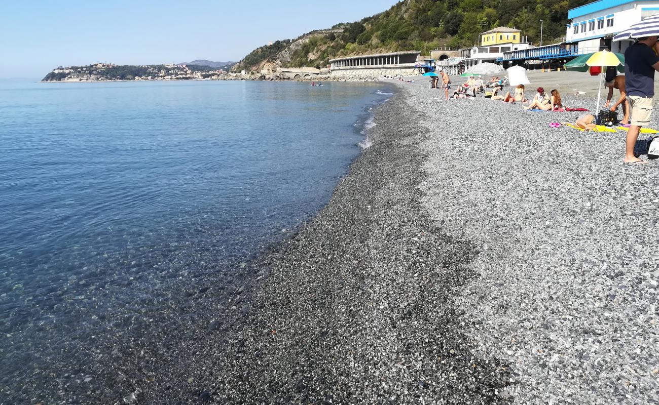 Photo de Spiaggia di Vesima avec caillou fin gris de surface