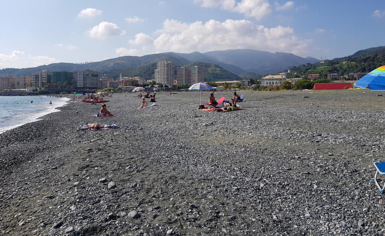 Photo de Spiaggia Multedo avec sable gris & galets de surface