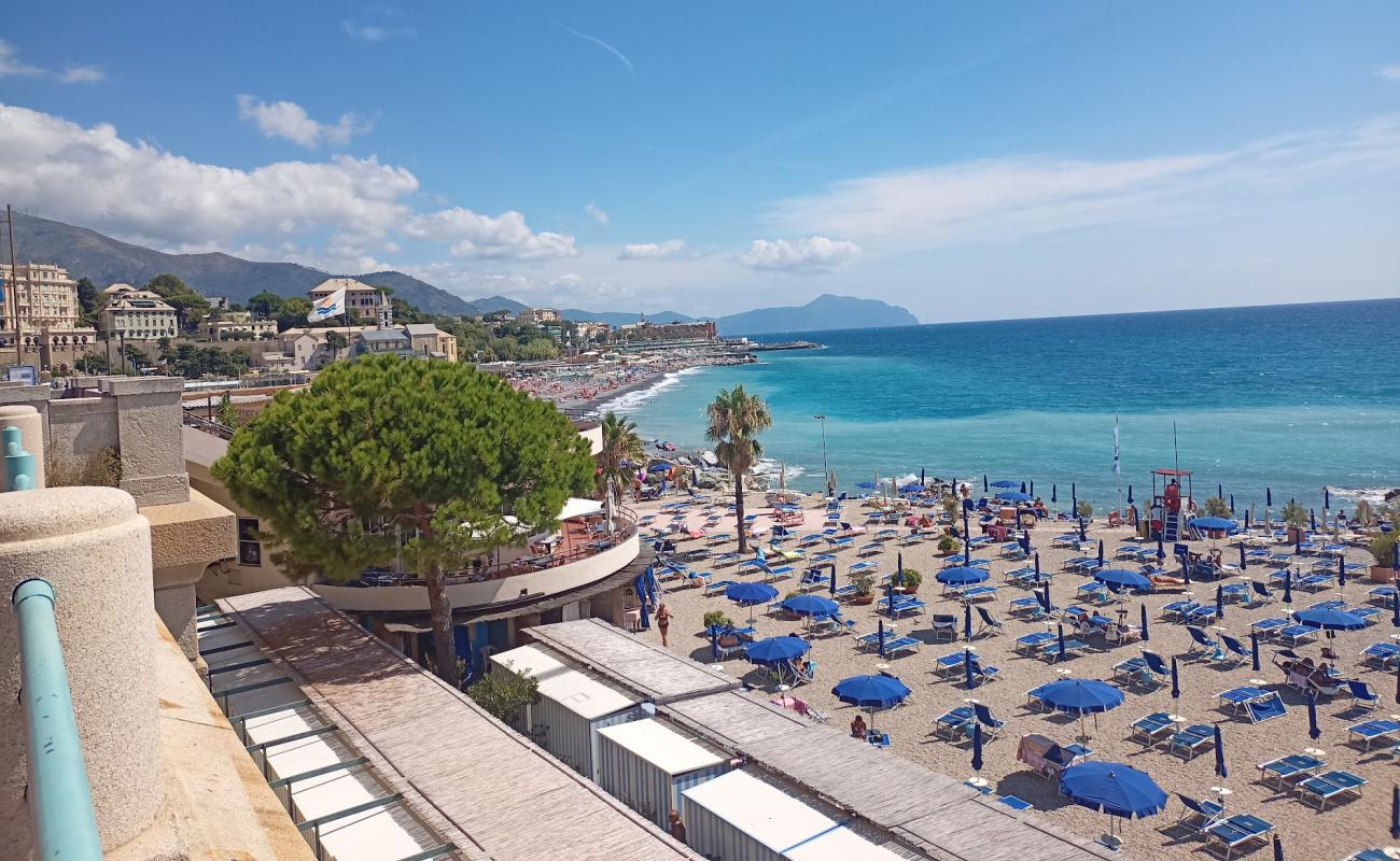 Photo de Albaro beach avec caillou gris de surface