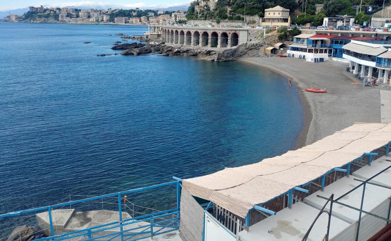 Photo de Maggio beach avec caillou gris de surface