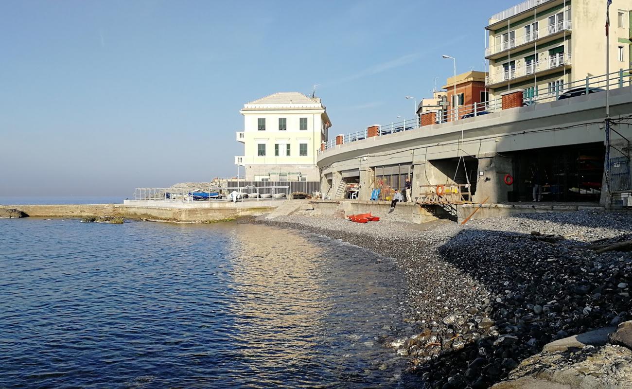 Photo de Spiaggia di Quinto III avec caillou gris de surface