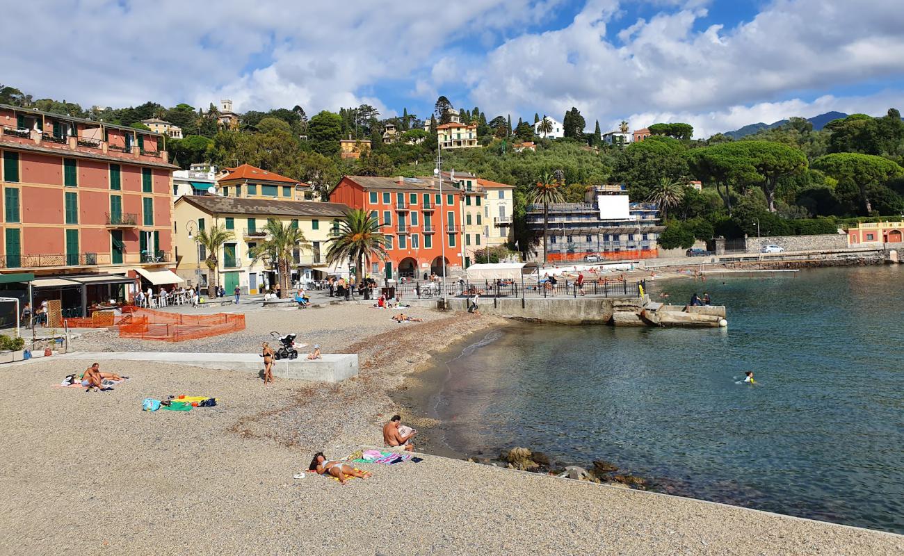 Photo de Spiaggia Travello avec caillou fin gris de surface