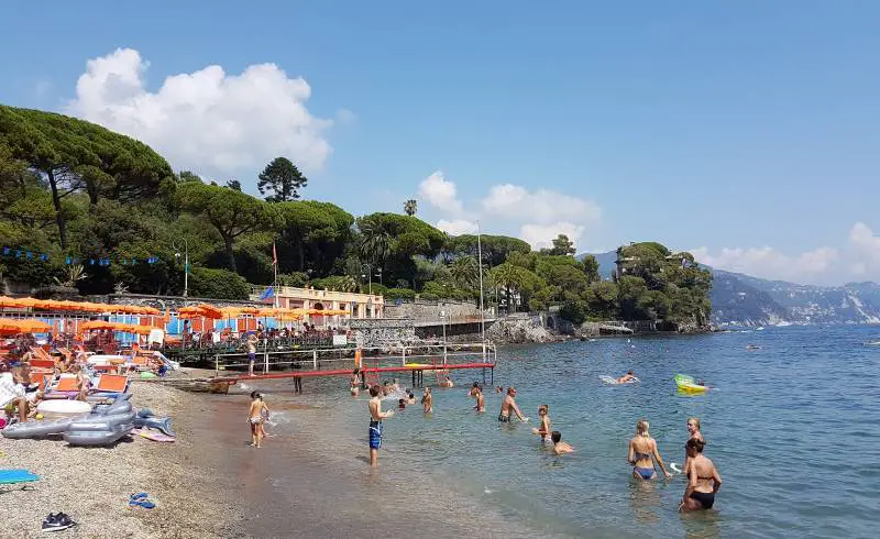 Photo de Bagni Pagana avec caillou fin gris de surface