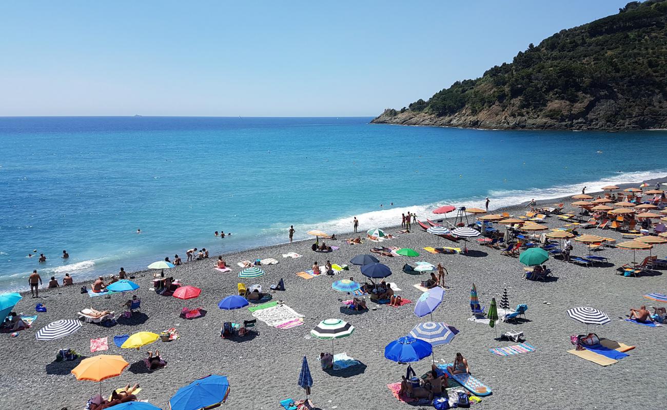 Photo de Plage de Bonassola avec caillou fin brun de surface