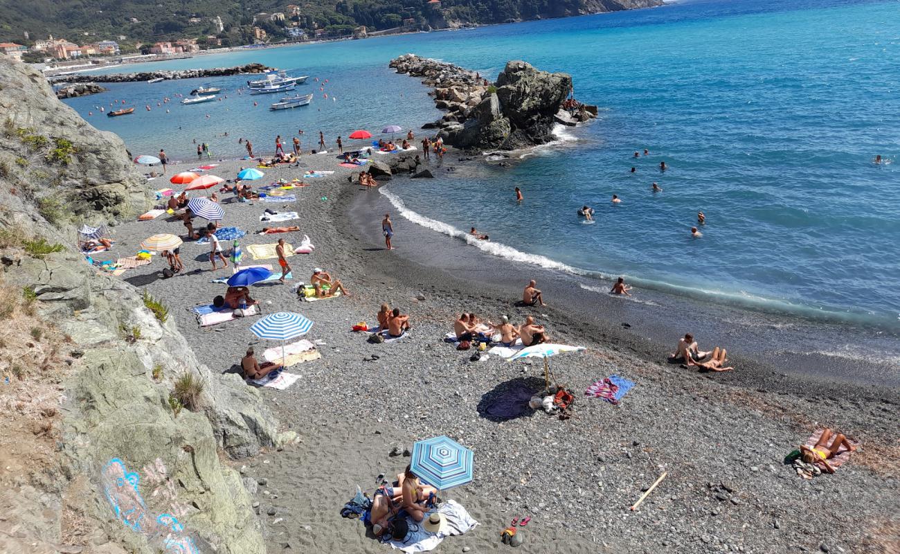 Photo de Spiaggia Vallesanta avec caillou fin gris de surface