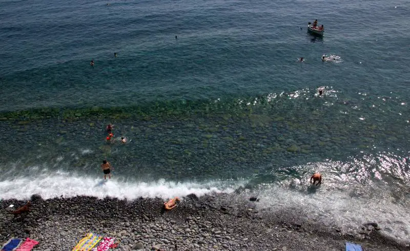 Photo de Spiaggione di Corniglia avec roches de surface