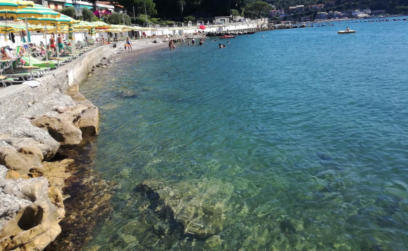 Photo de Arenella beach avec caillou fin gris de surface