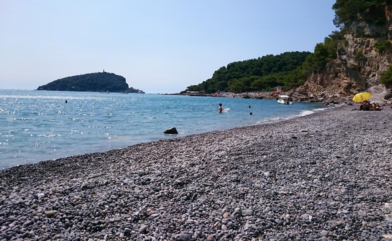 Photo de Spiaggia dei Gabbiani avec caillou gris de surface