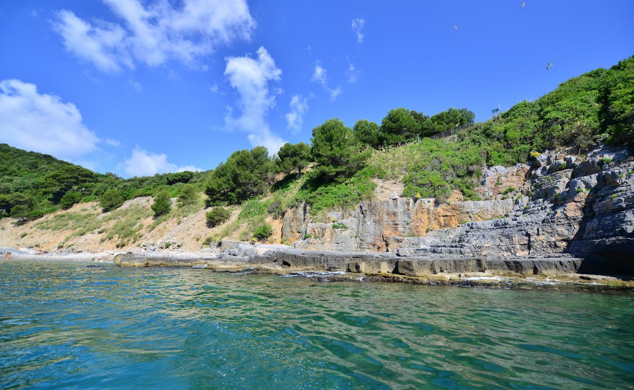 Photo de Spiaggia dei Gabbiani II avec caillou gris de surface