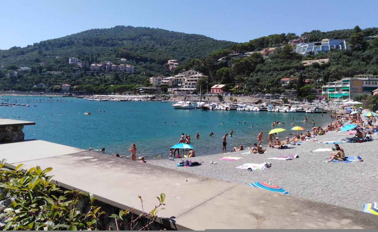 Photo de Spiaggia Mirella avec caillou fin gris de surface