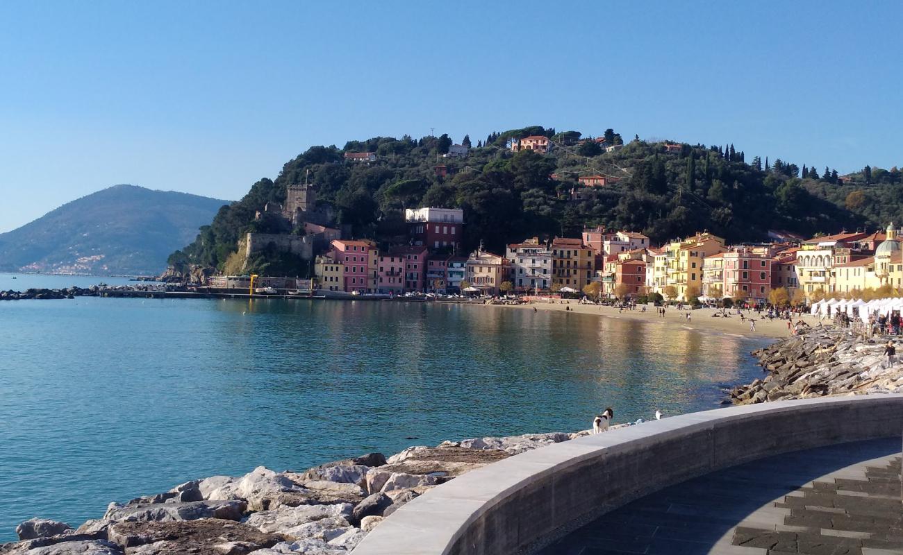 Photo de Spiaggia di San Terenzo avec sable brun de surface