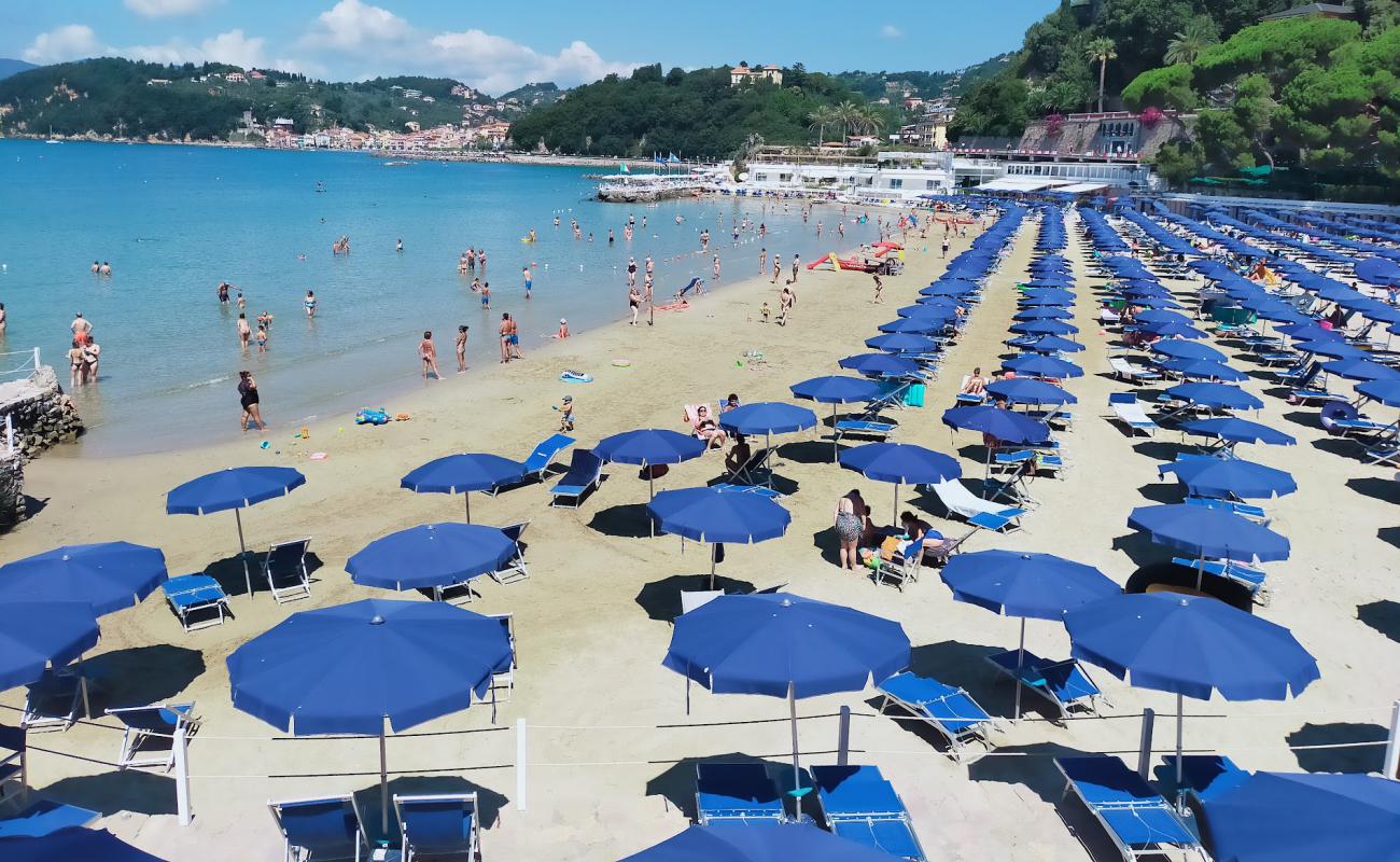 Photo de Spiaggia Lerici avec sable fin brun de surface