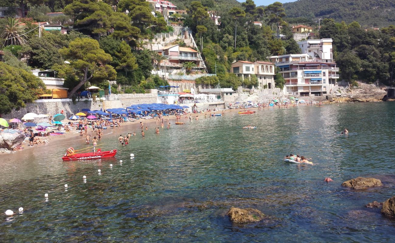 Photo de Spiaggia Fiascherino avec sable brun de surface