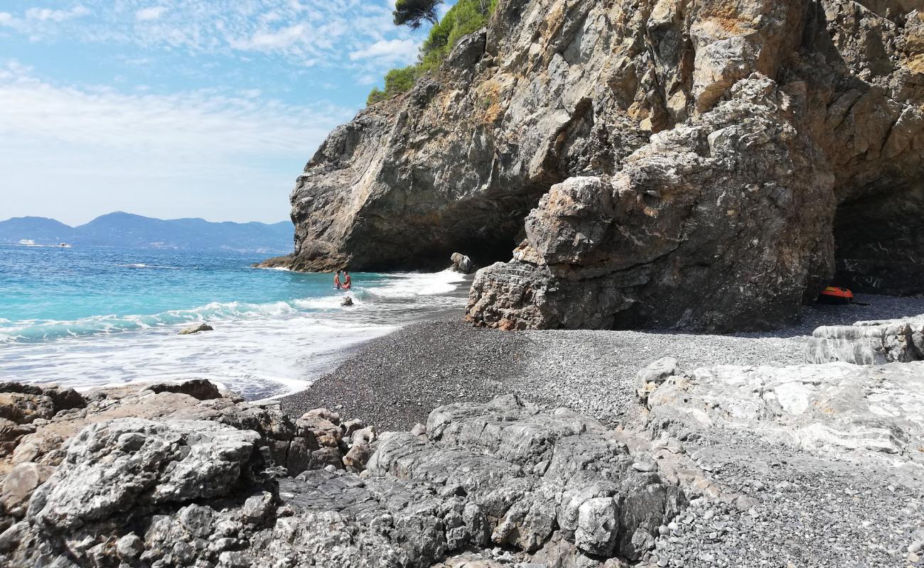 Photo de Spiaggia della Zezziggiola avec caillou gris de surface