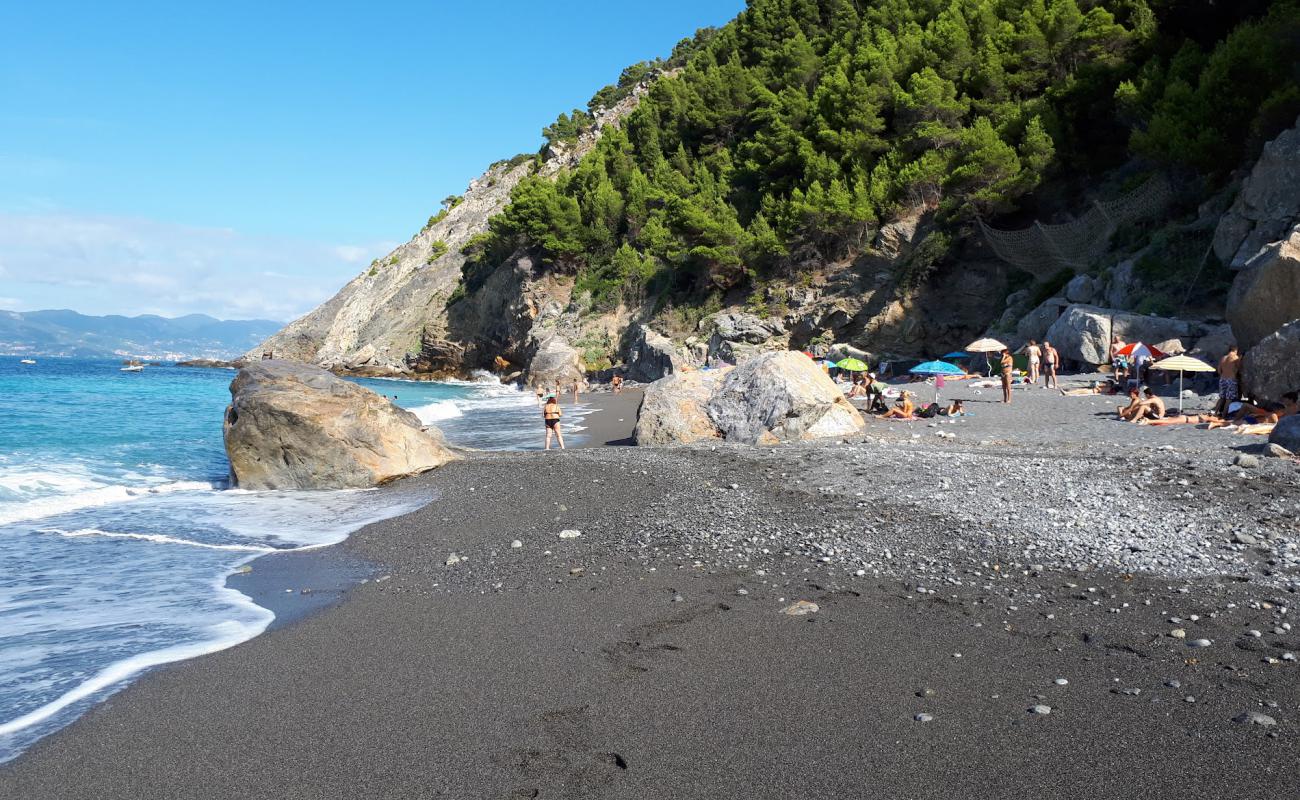 Photo de Puntacorvo beach avec sable noir avec caillou de surface