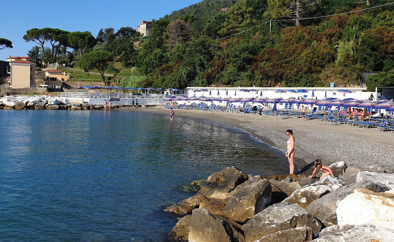 Photo de Spiaggia della Sanita avec sable brun de surface