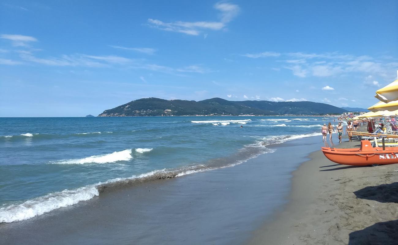 Photo de La Rotonda beach avec sable brun de surface