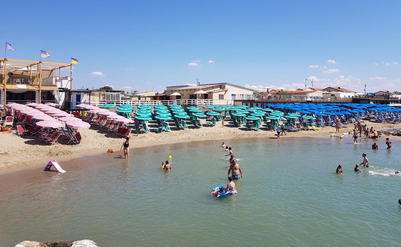 Photo de Spiaggia Marina Di Pisa avec sable beige de surface