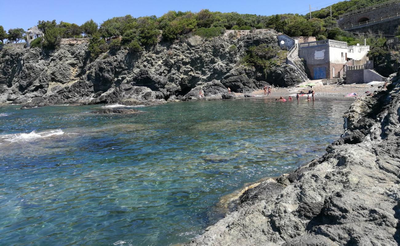 Photo de Spiaggia Le Forbici II avec caillou fin gris de surface