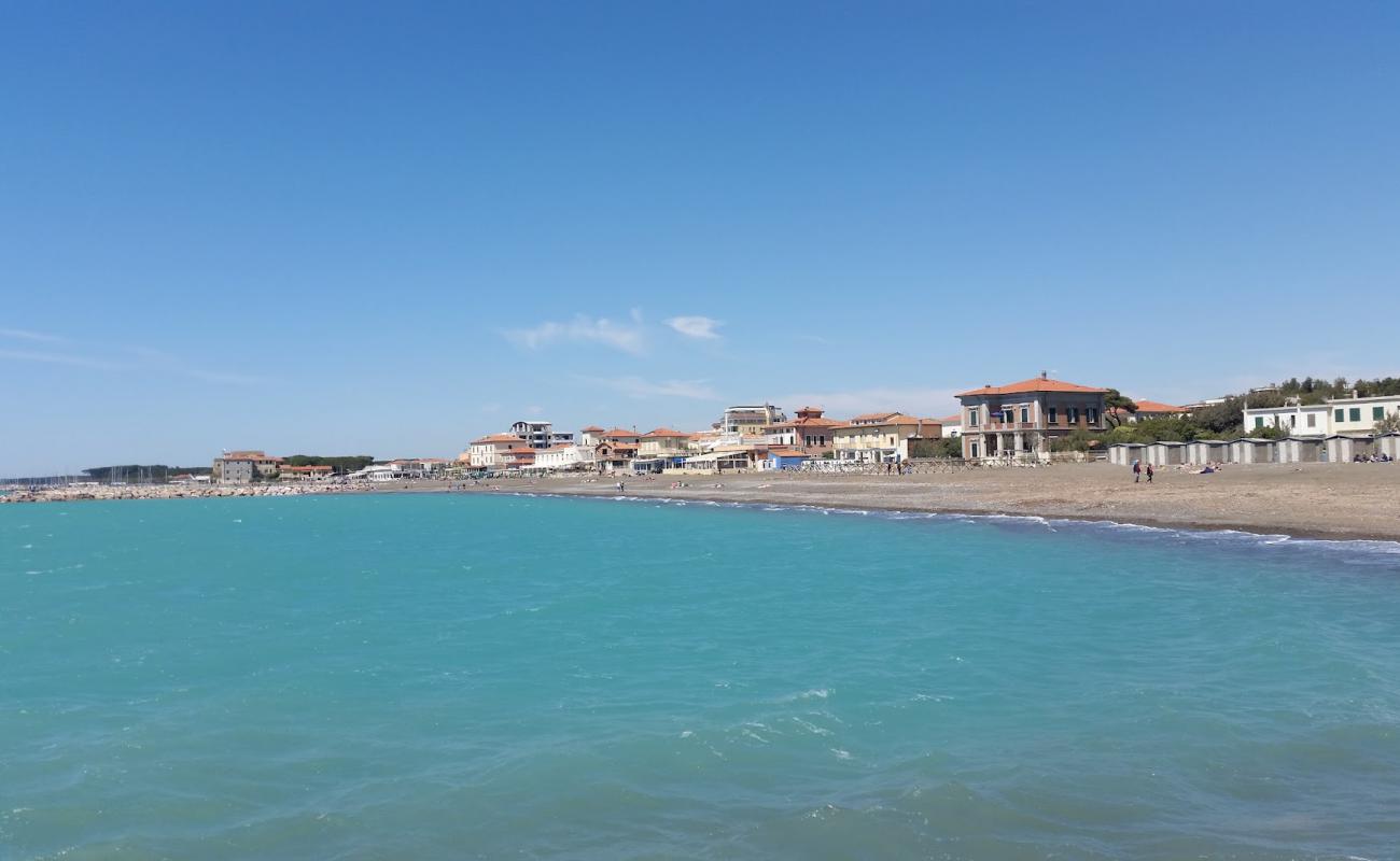 Photo de Marina di Cecina avec caillou fin brun de surface