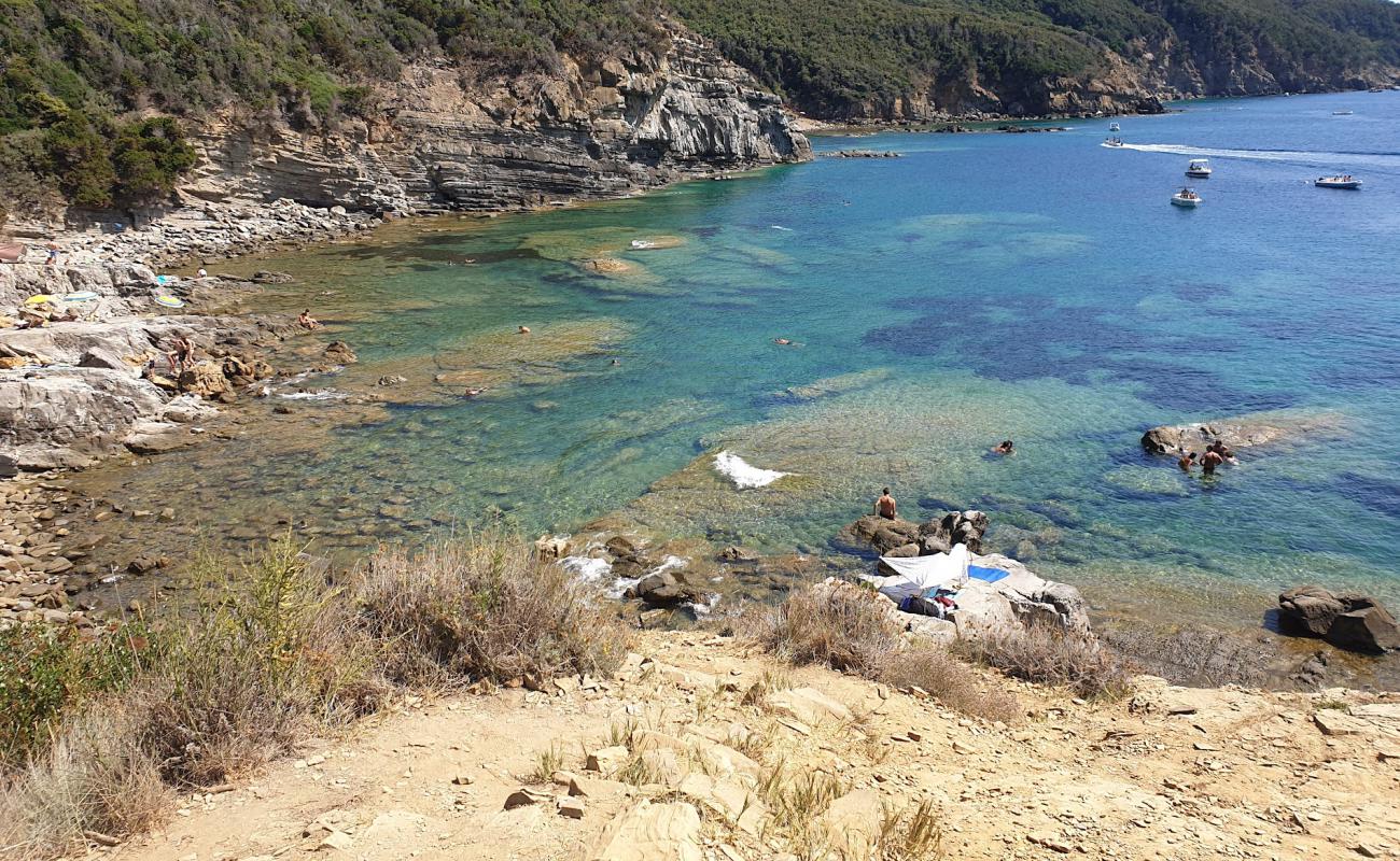 Photo de Buca delle fate avec roches de surface