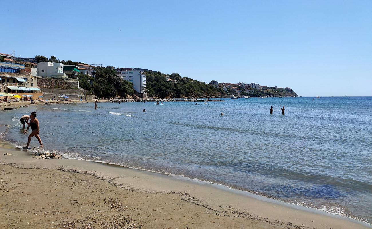 Photo de Spiaggia Salivoli avec sable brun de surface