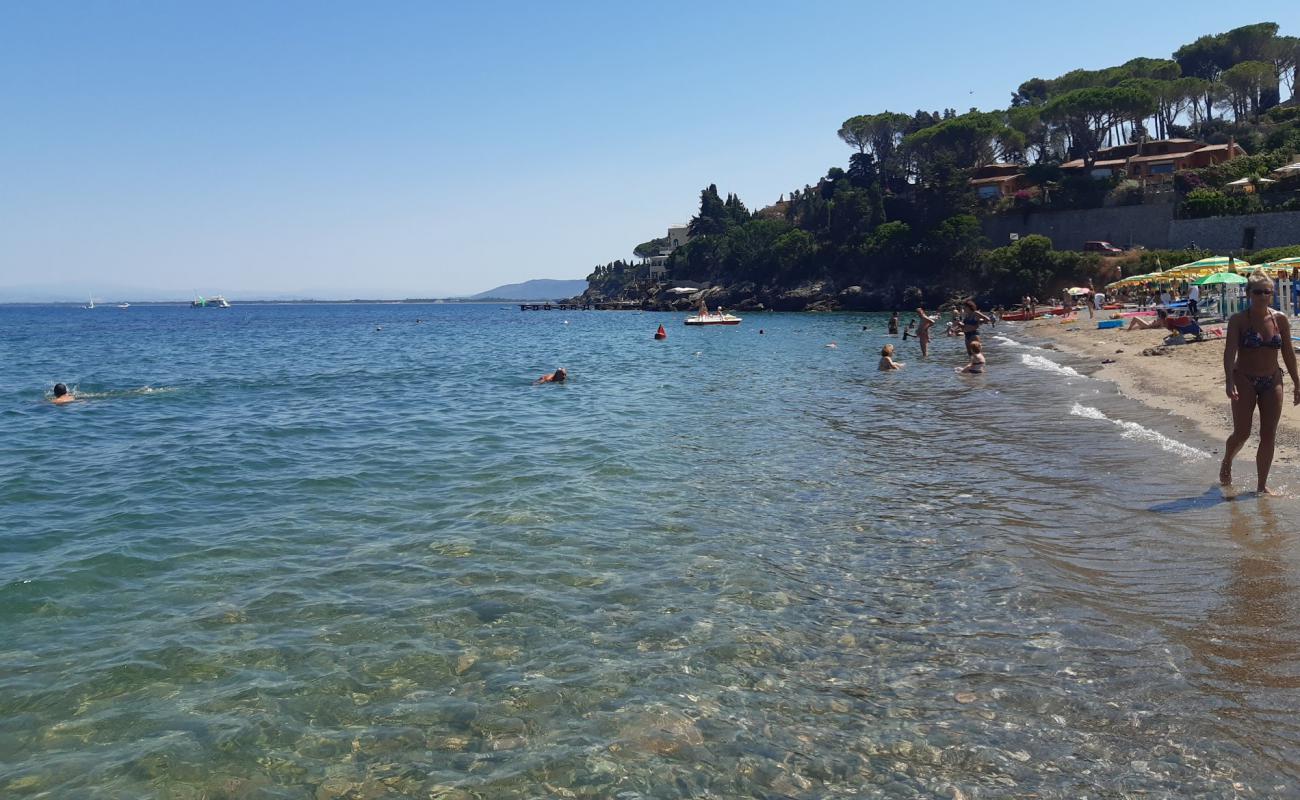 Photo de Pozzarello beach avec sable noir avec caillou de surface