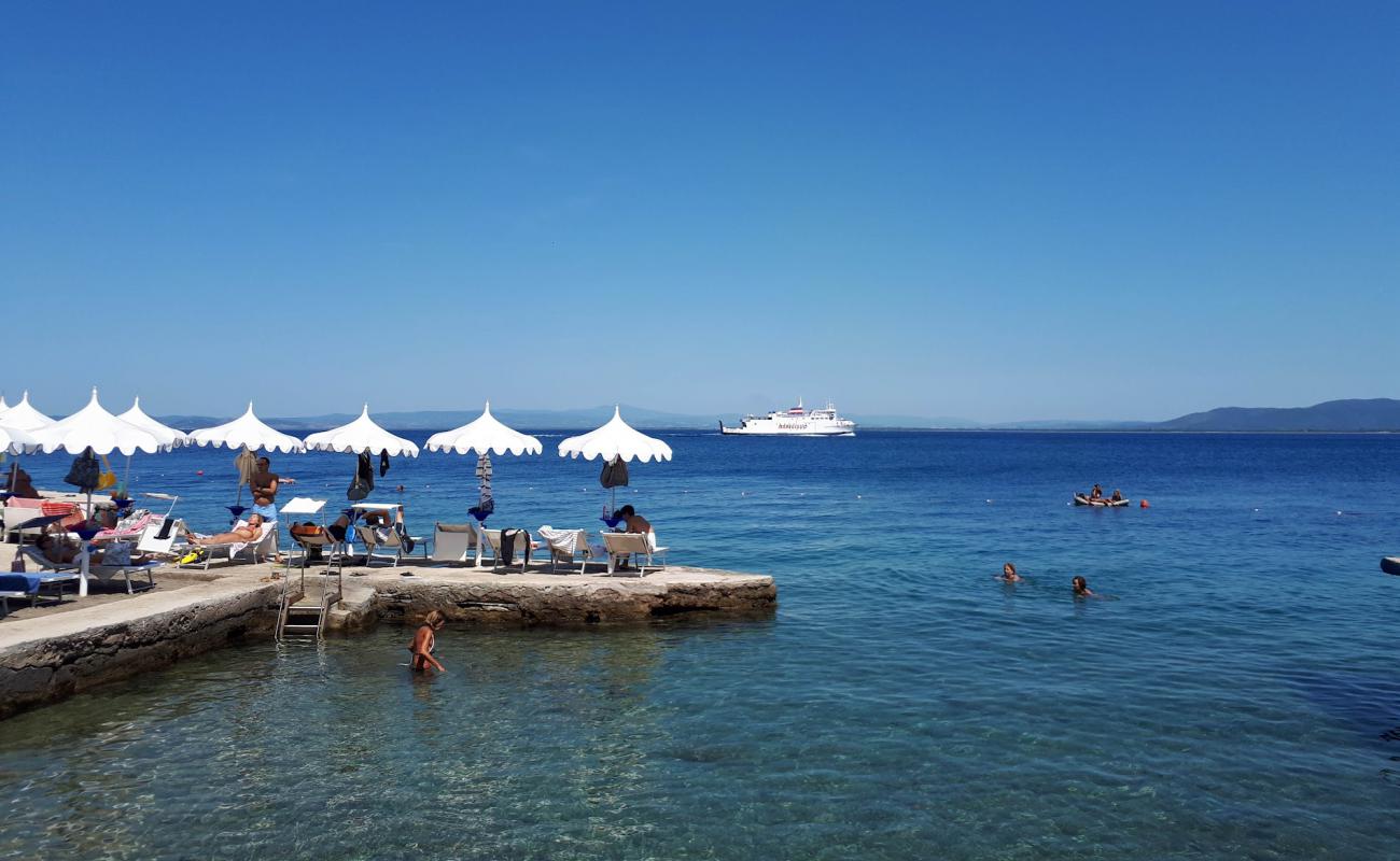 Photo de Porto St.Stefano beach avec béton de surface