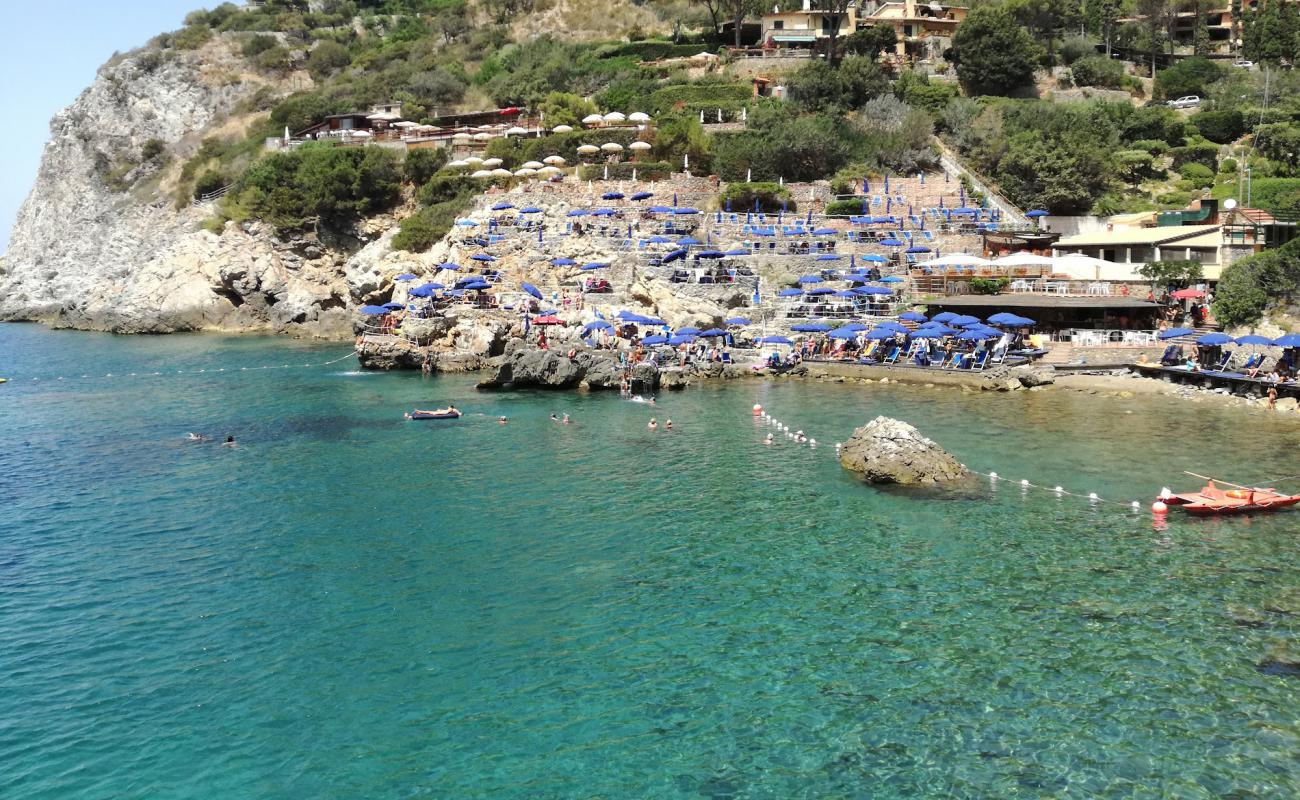 Photo de Cala Piccola avec rocky shore de surface