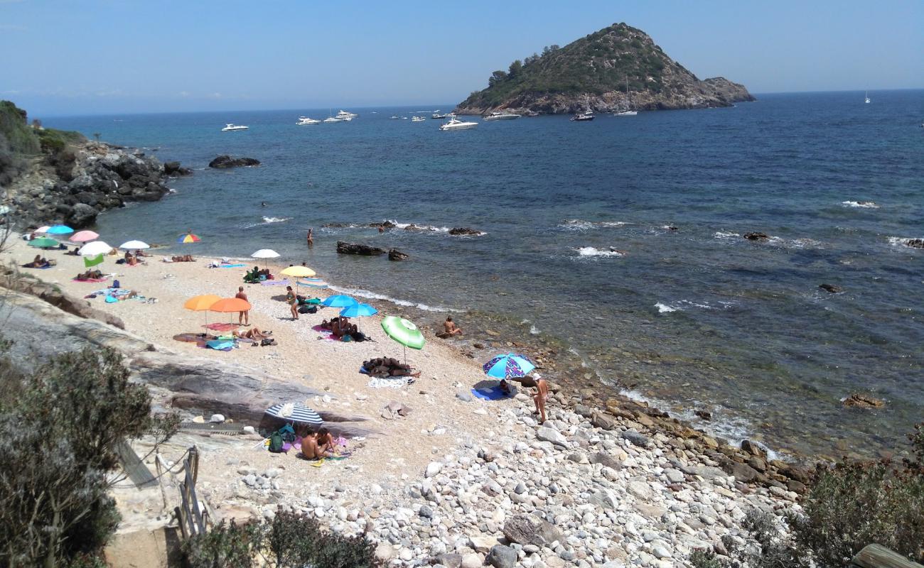 Photo de Spiaggia Le Pilette avec galets beige de surface