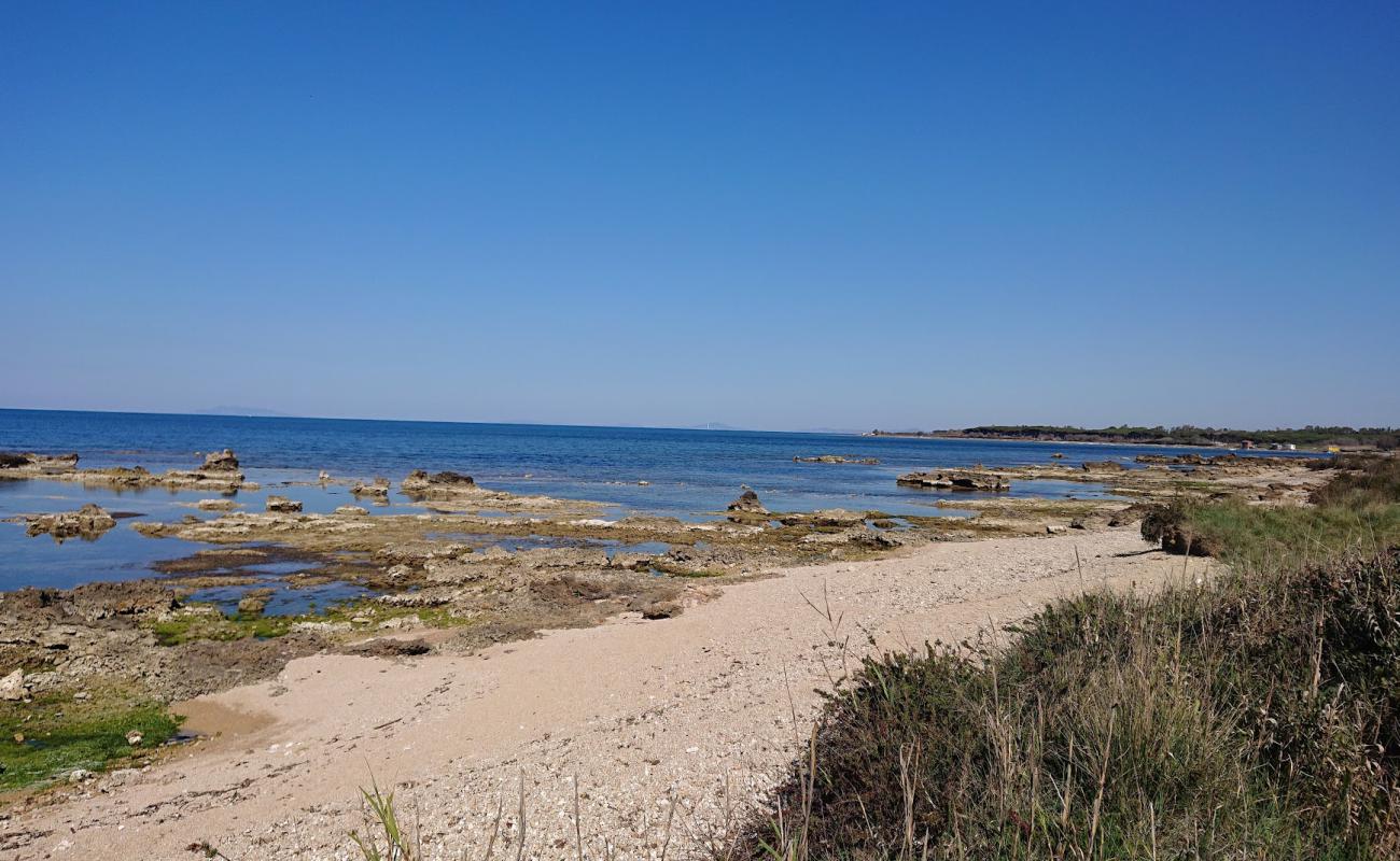 Photo de Tsunami Beach avec roches de surface