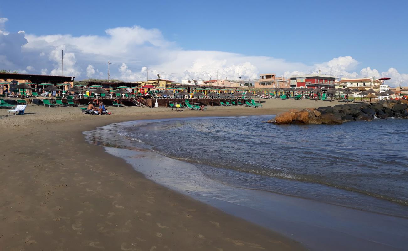 Photo de Il Covo Beach avec sable brun de surface