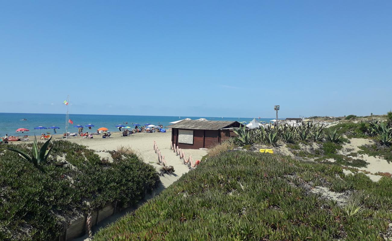 Photo de Zingarini Beach avec sable beige de surface