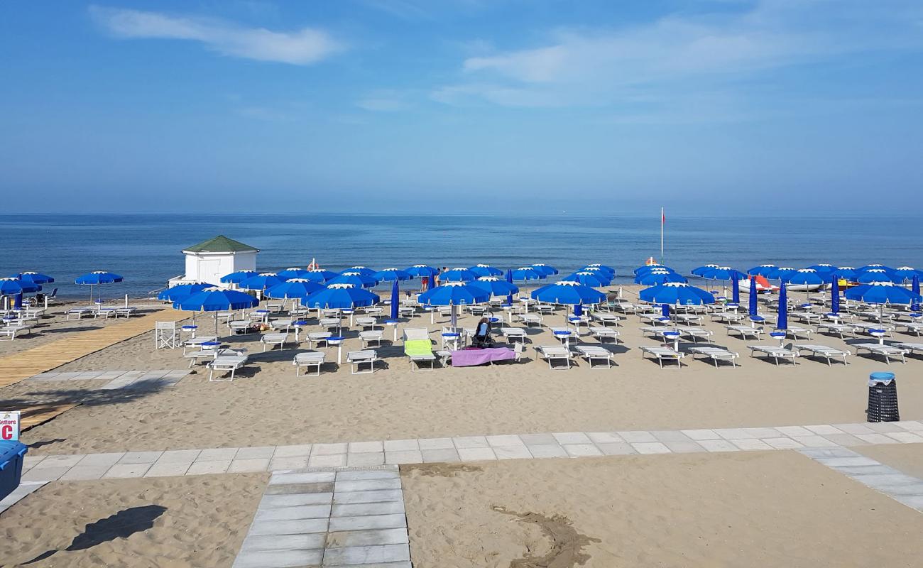 Photo de Tor San Lorenzo beach avec sable brun de surface
