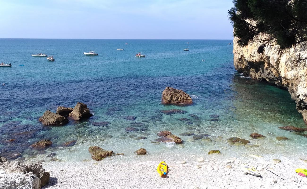 Photo de Spiaggia Dei Prigionieri avec caillou gris de surface