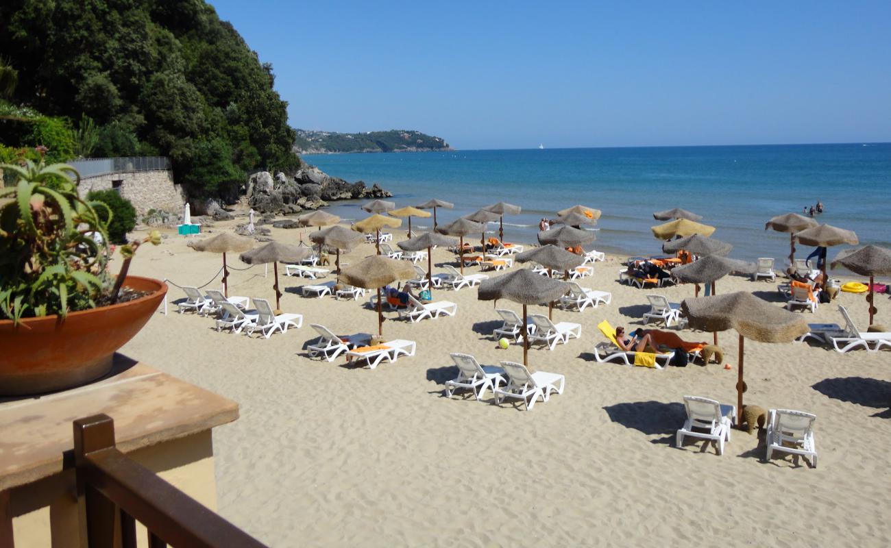 Photo de Summit Hotel beach avec sable fin brun de surface