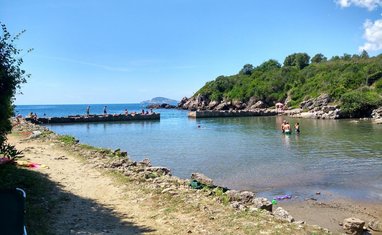 Photo de Porticciolo Romano avec sable brun de surface