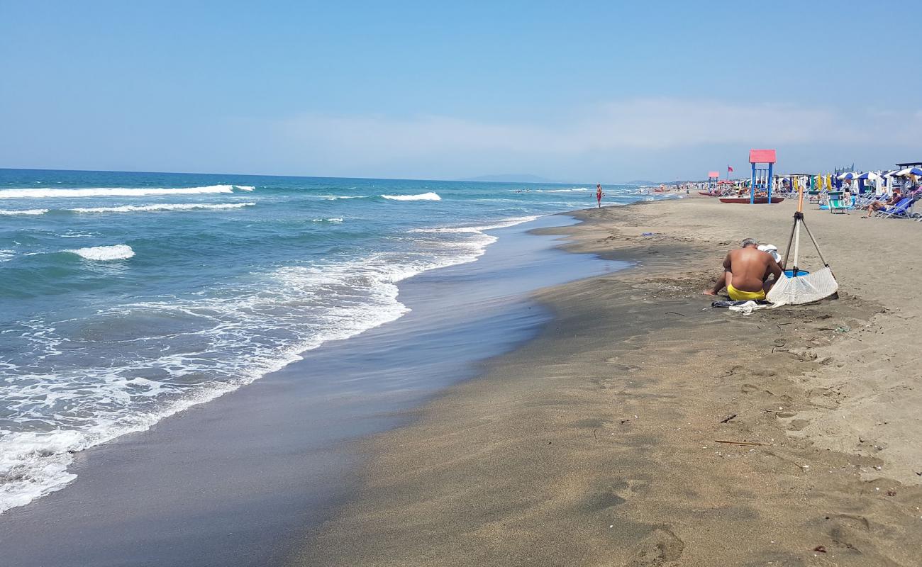 Photo de Baia Domizia beach avec sable brun de surface