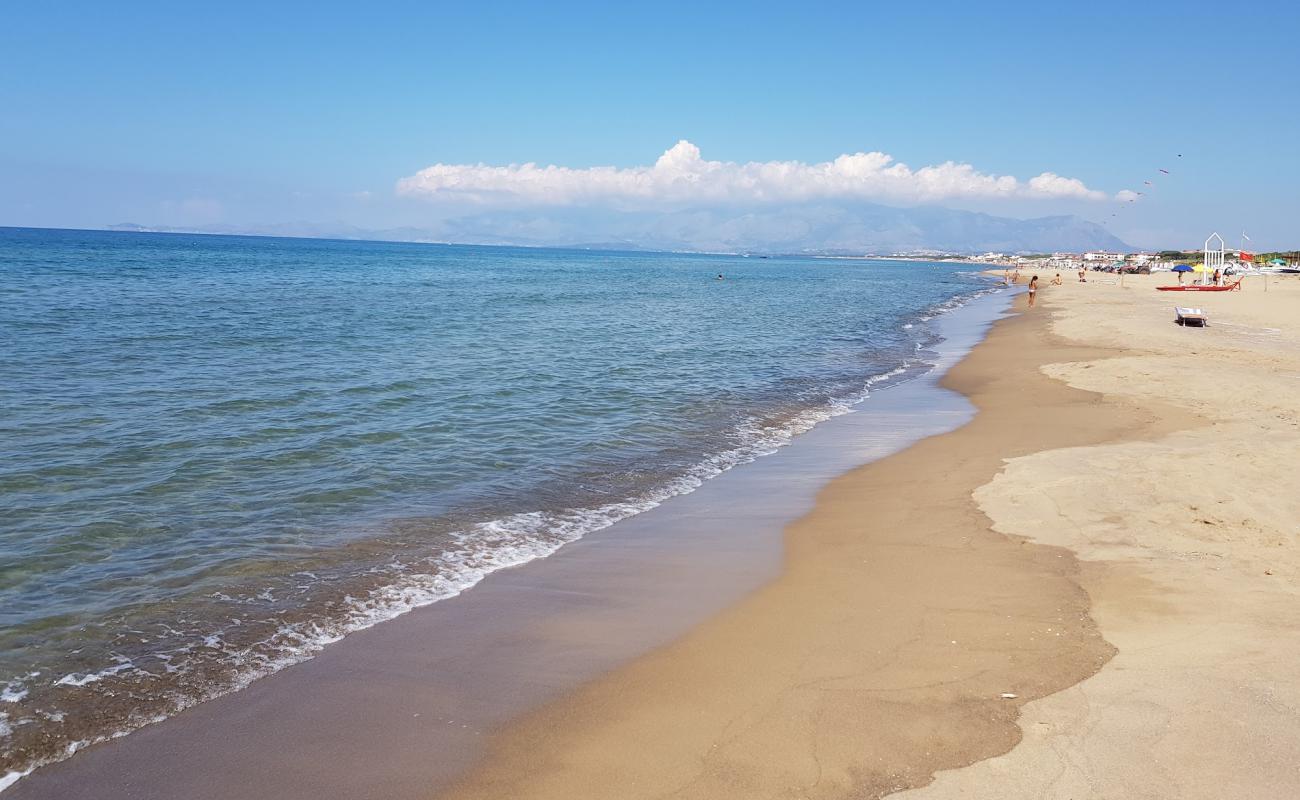 Photo de Plage de Vagnole avec sable lumineux de surface