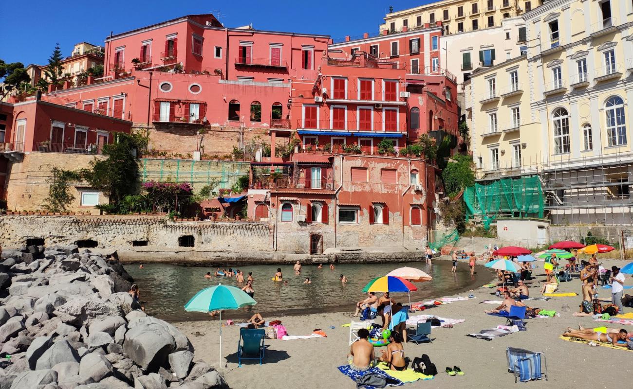 Photo de Bagno Sirena Posillipo avec sable noir de surface