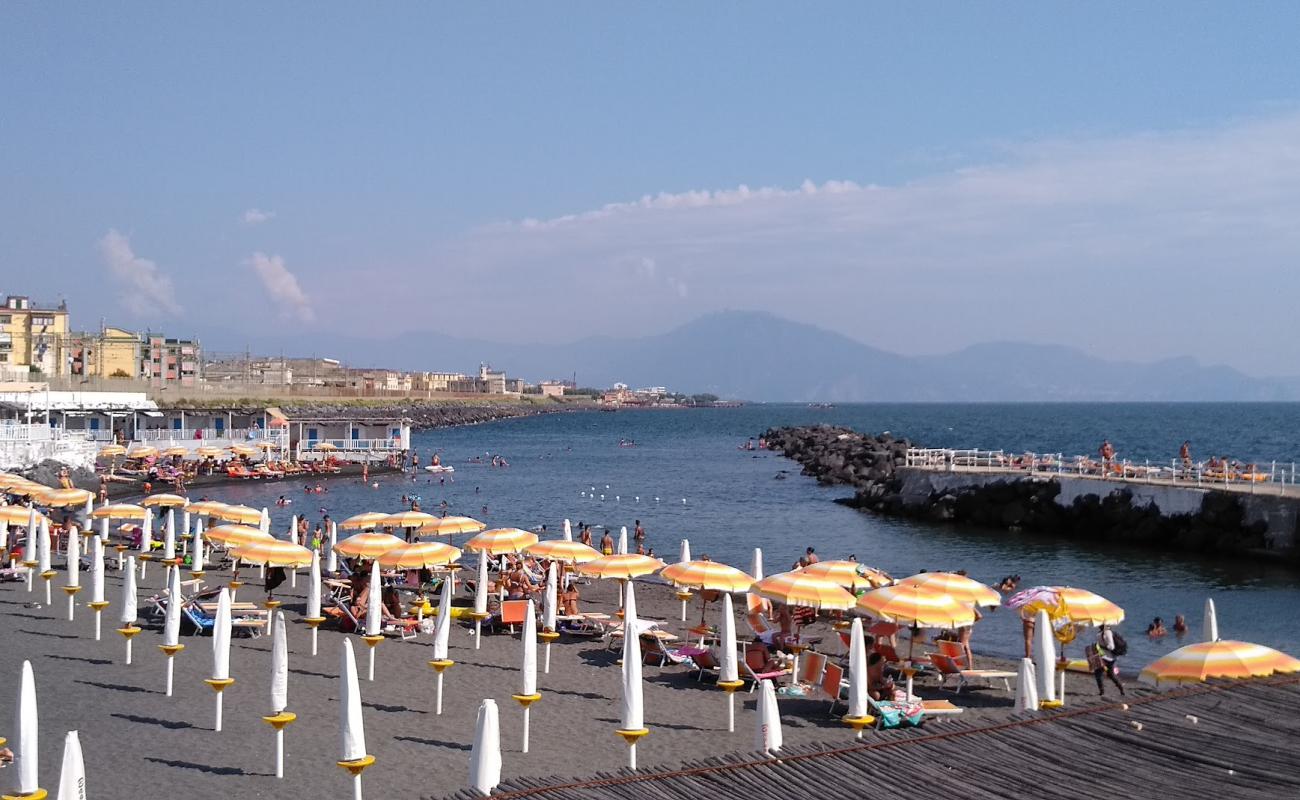 Photo de Spiaggia delle Mortelle II avec sable gris de surface